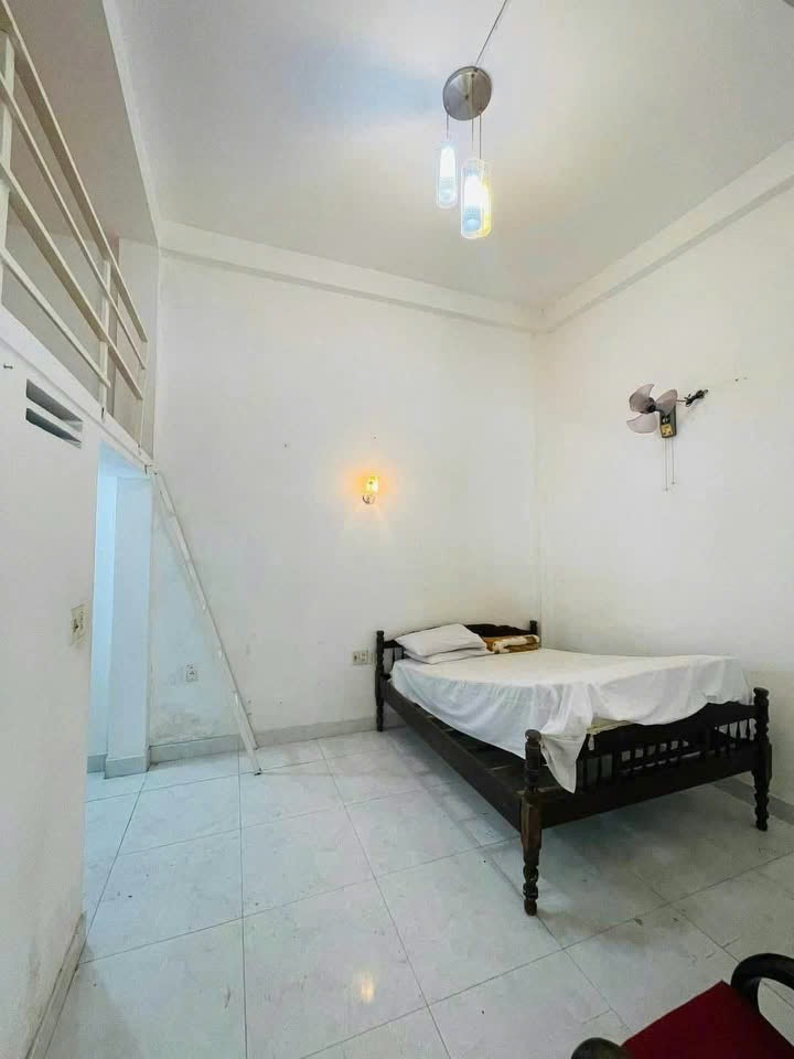 Anh chủ đẹp trai cần bán dãy trọ 2 mặt tiền đường Duy Tân để mua biệt thự cho vợ