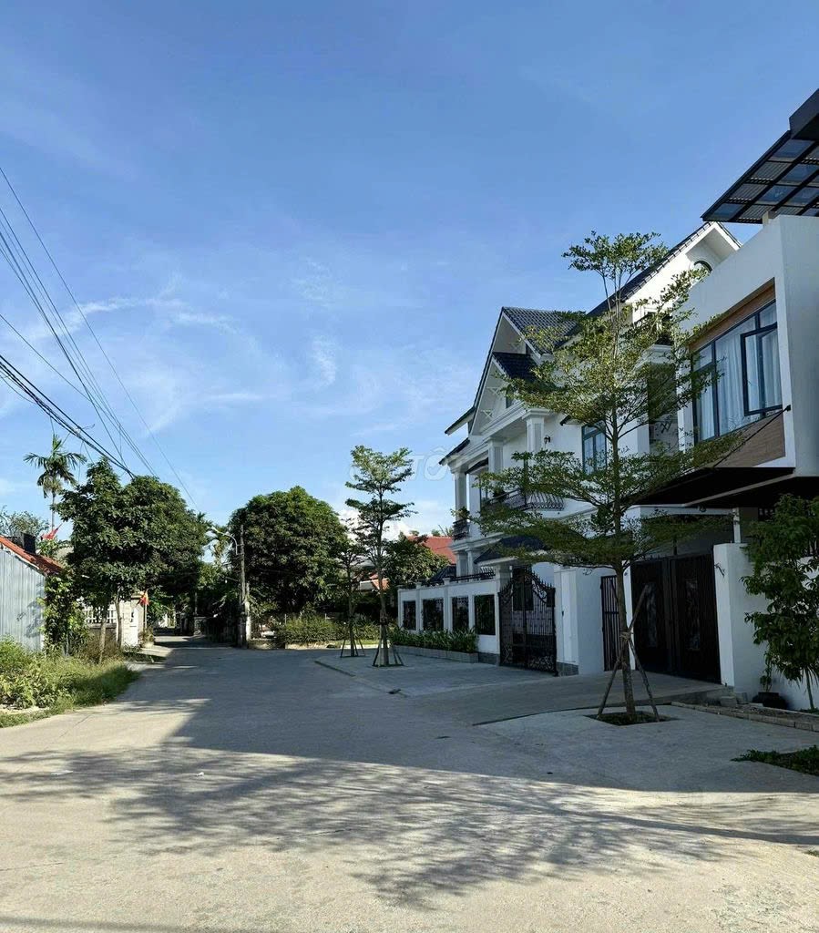 Bán đất 123m2 KQH Ngọc Anh - 180 Phạm Văn Đồng, TP. Huế - 3 Mặt thoáng.