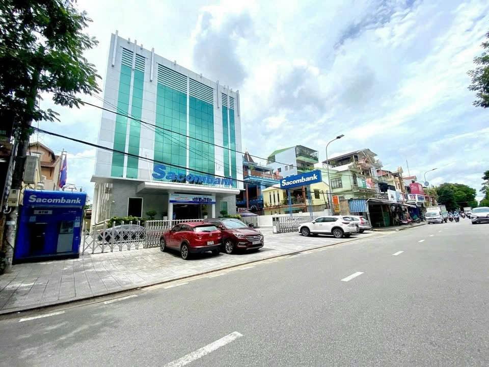 BÁN MẶT TIỀN KINH DOANH ĐƯỜNG NGUYỄN HUỆ, PHÚ NHUẬN, TP HUẾ GIÁ RẺ 📌