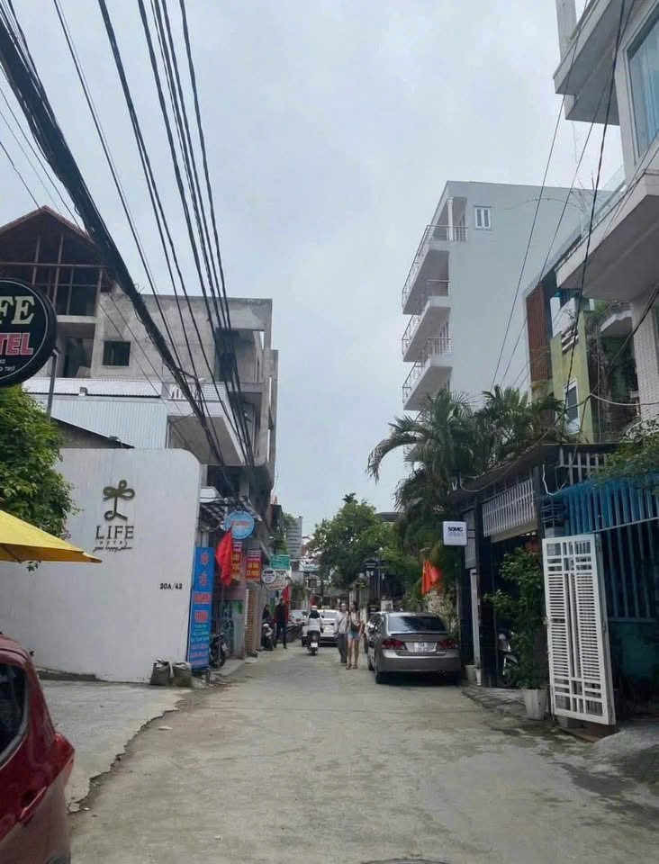 Nhà 2 tầng NGUYỄN CÔNG TRỨ phố tây