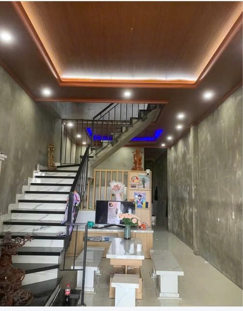 Nhà 2 tầng cách chợ nọ 900m